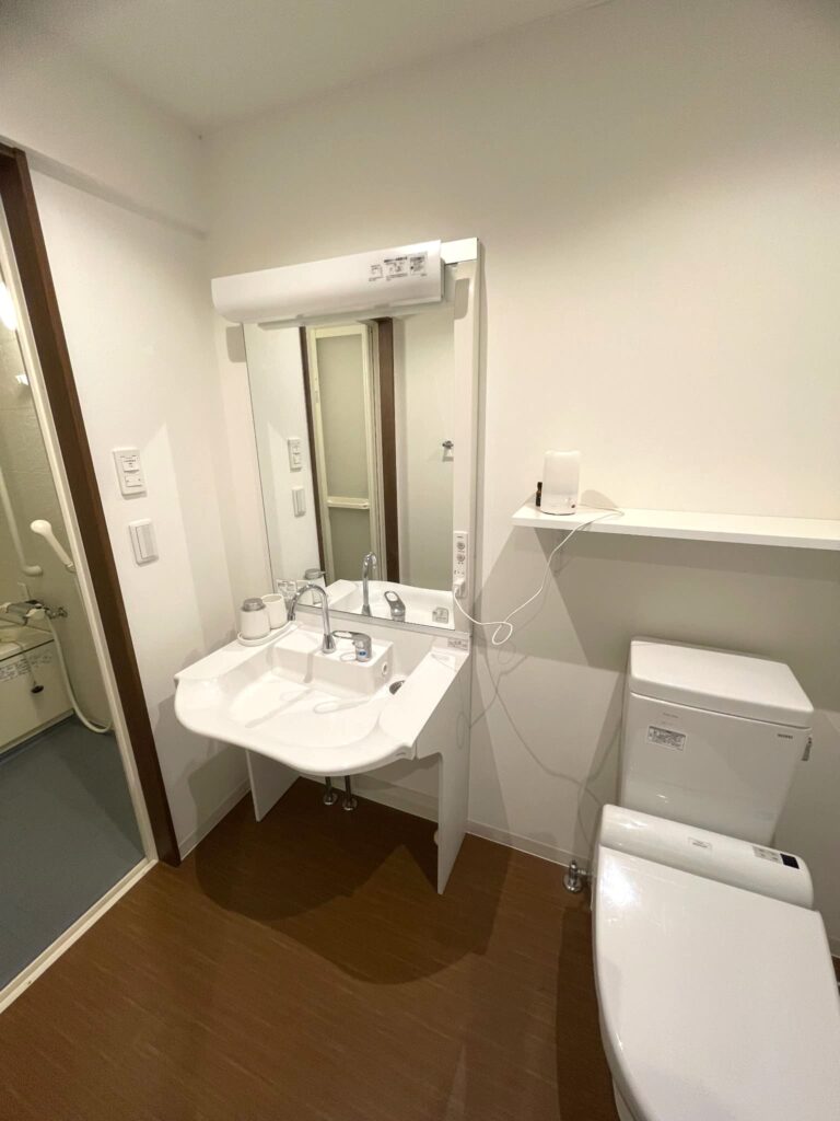 サービス付き高齢者向け住宅〈ドットホーム新検見川〉の居室設備　洗面台